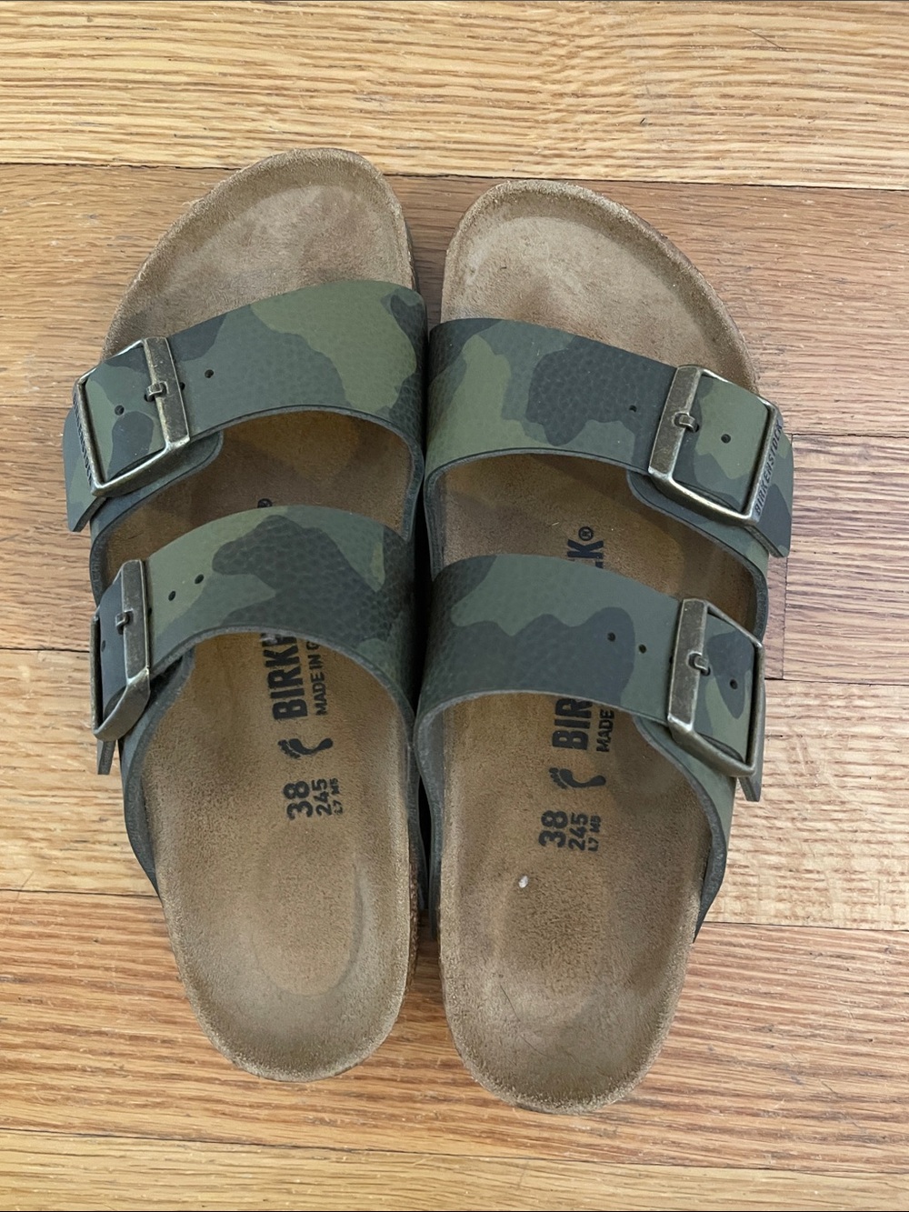 Birkenstock Arizona Camo Two-Strap Sandals - Olive & Dark Green 38 EUC - Picture 2 of 9